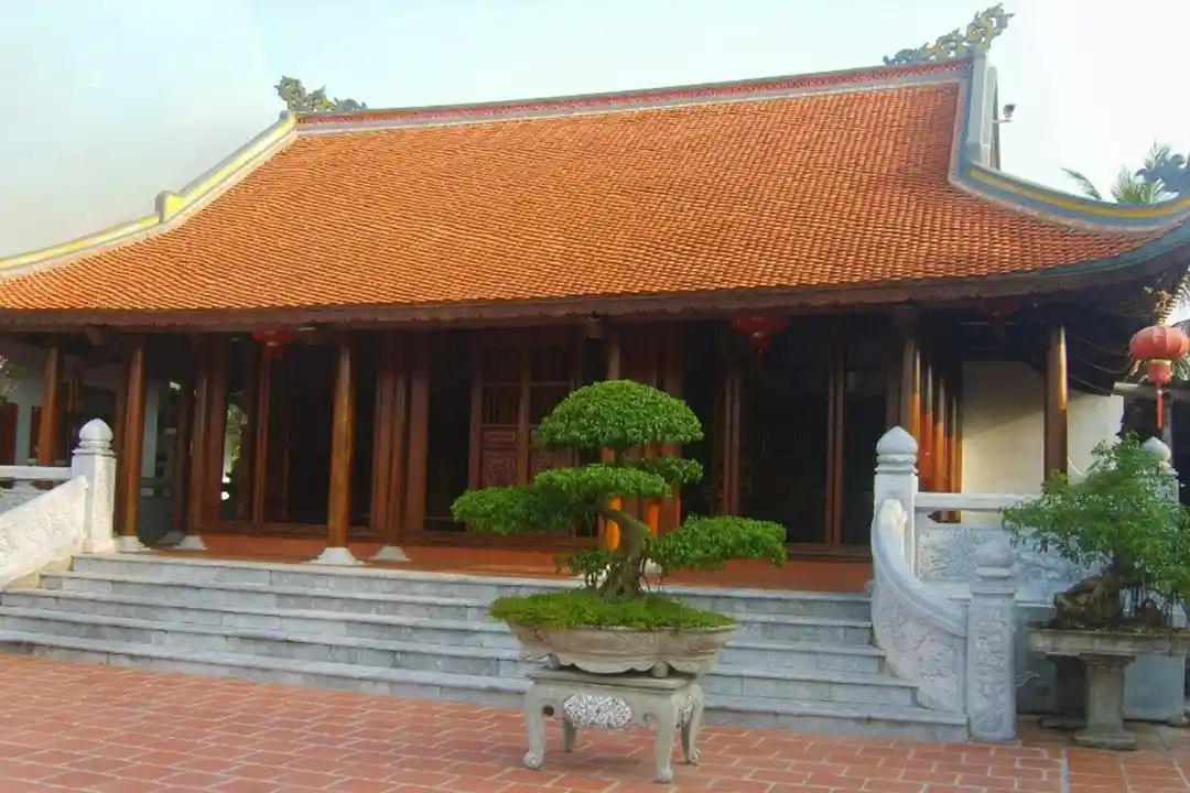 Nhà gỗ sân vườn truyền thống Việt